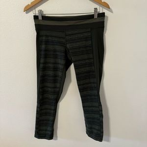 Lululemon Cropped Workout Leggings Charcoal Gray Olive Green Stripe-8